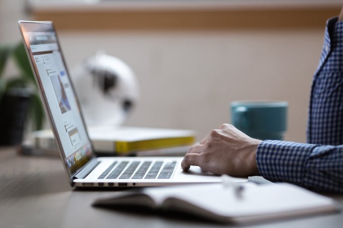 female hands at a laptop computer